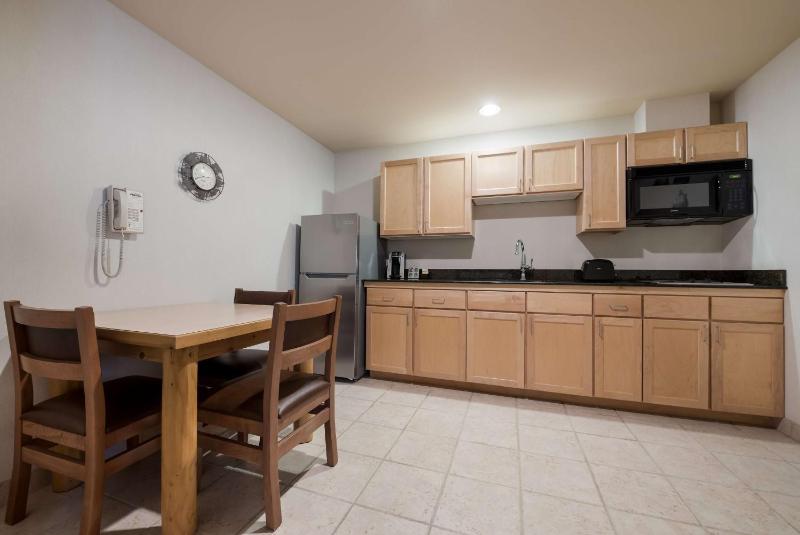 King Room with Full Kitchen - Non-smoking image 4