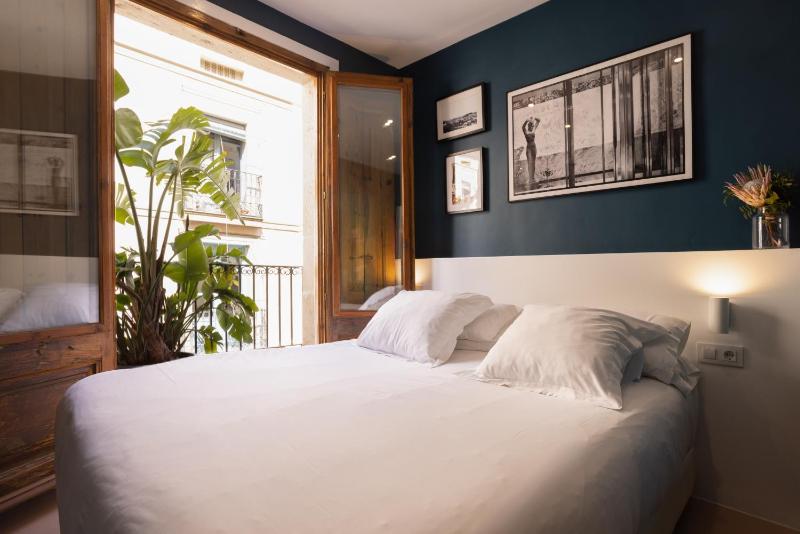 Small Double Room image 1