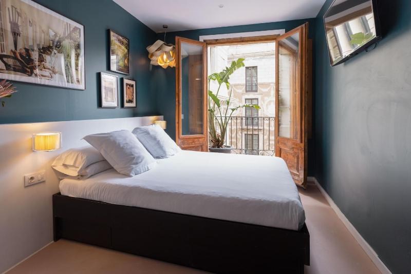 Double Room with Balcony and Private Bathroom image 1