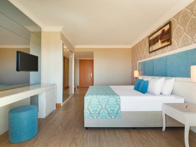 Double Room with Garden View image 1