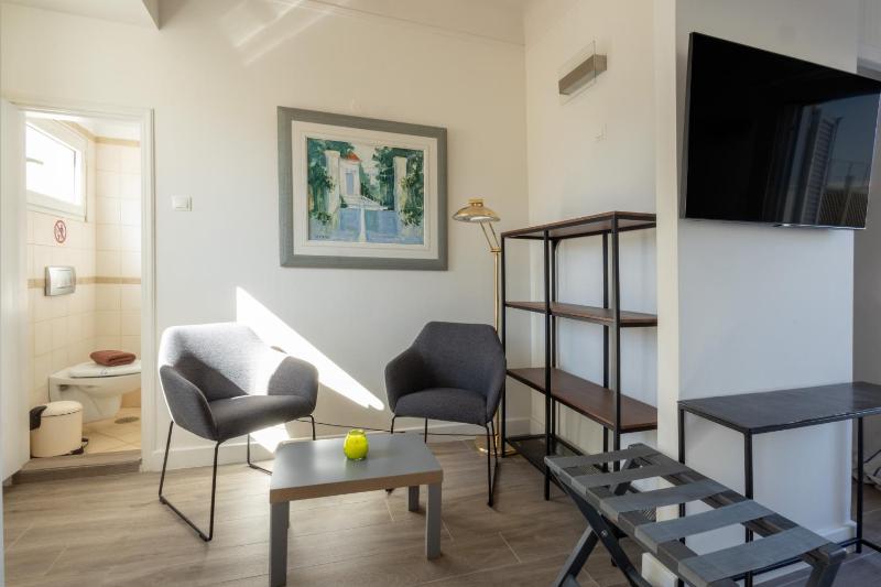 One-Bedroom Apartment image 2