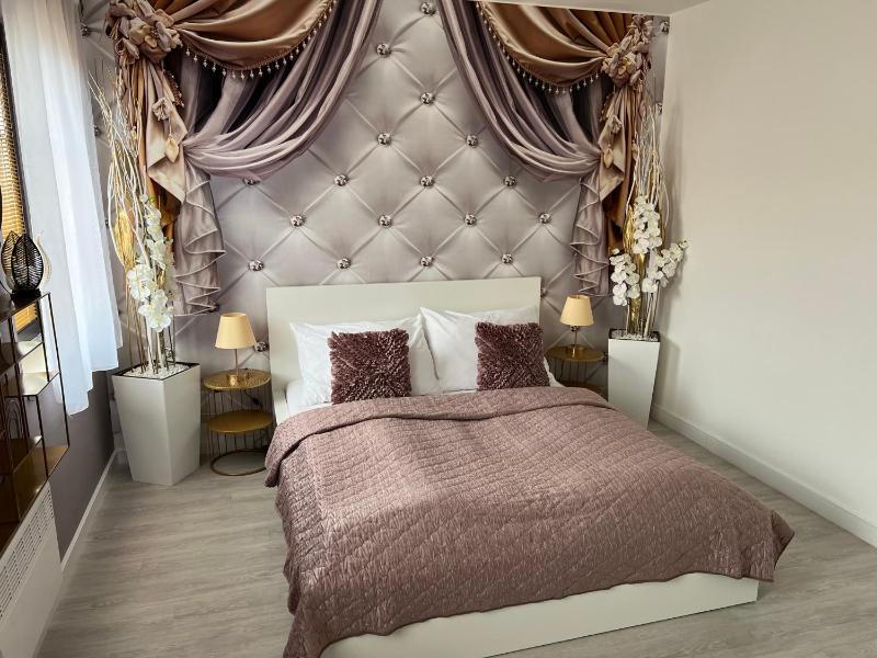 Deluxe Double Room (2 Adults + 1 Child) image 3