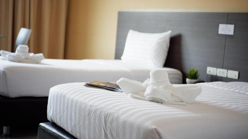 Premier Twin Room image 1