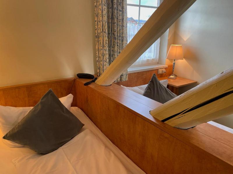 Twin Room image 1