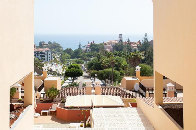 Eden Rentals Duke-Paradise Jacuzzi Terrace Retreat - image 29