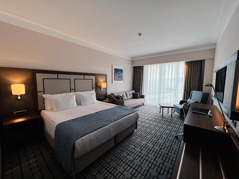 Twin Room with Two Twin Beds - City View image 3