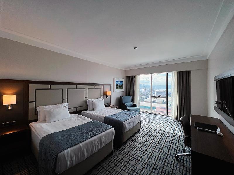 Twin Room with Two Twin Beds - City View image 2