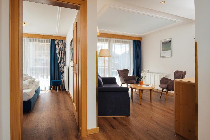 Junior Suite with Balcony image 1