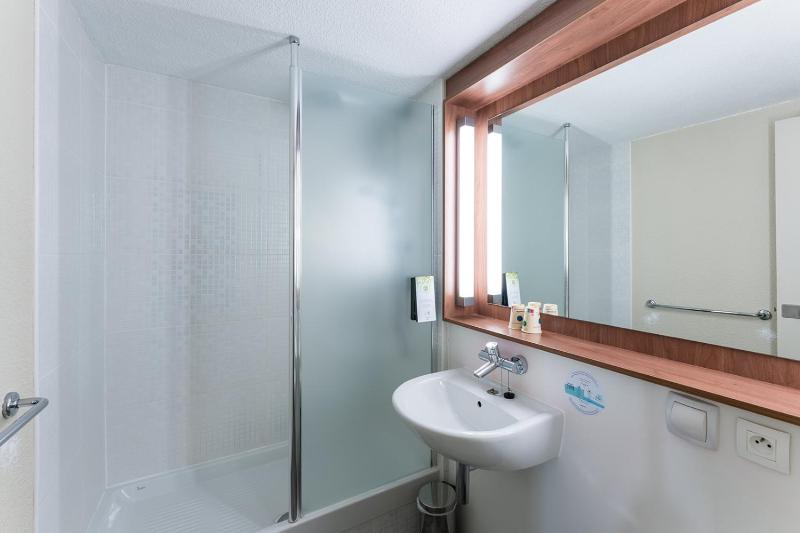 Superior Twin Room image 4