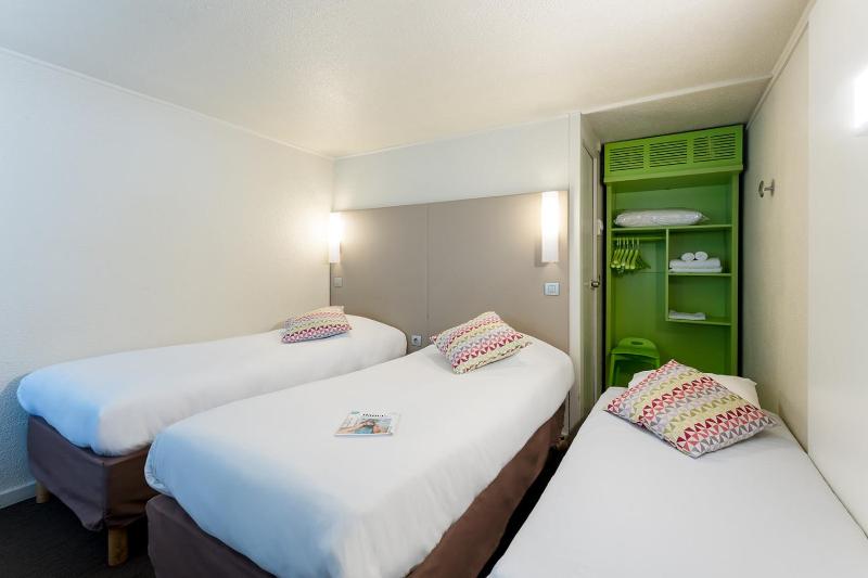 Standard Twin Room (2 Adults + 1 Child) image 1