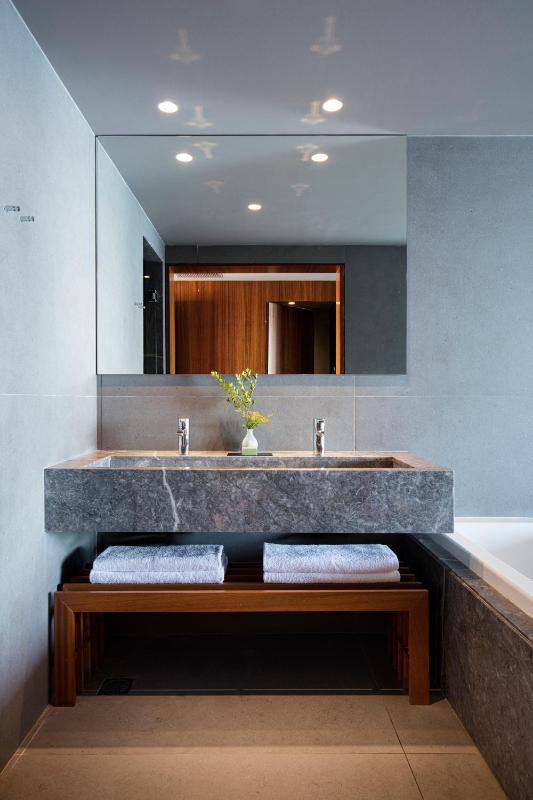 Deep Blue Bungalow Suite, Waterfront  image 3