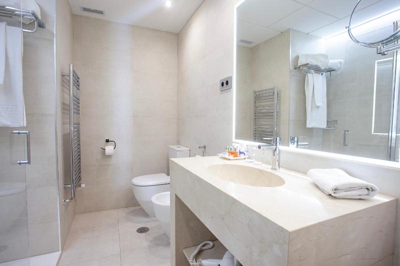 Studio (2 Adults) image 1