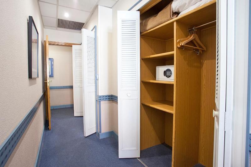 Studio (3 Adults) image 4