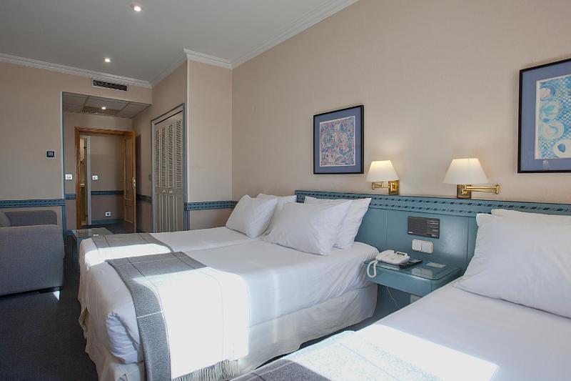 Studio (3 Adults) image 3