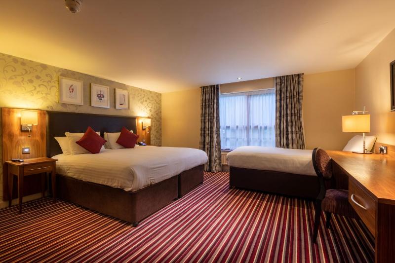 Family Room with Double and Single Bed image 1