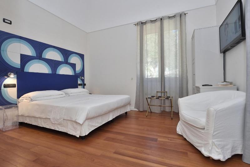 Superior Double Room image 3