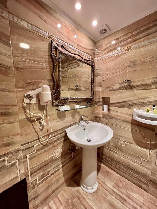 Superior Double Room image 3