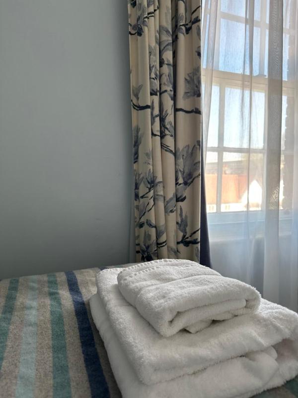 Superior Twin Room image 3