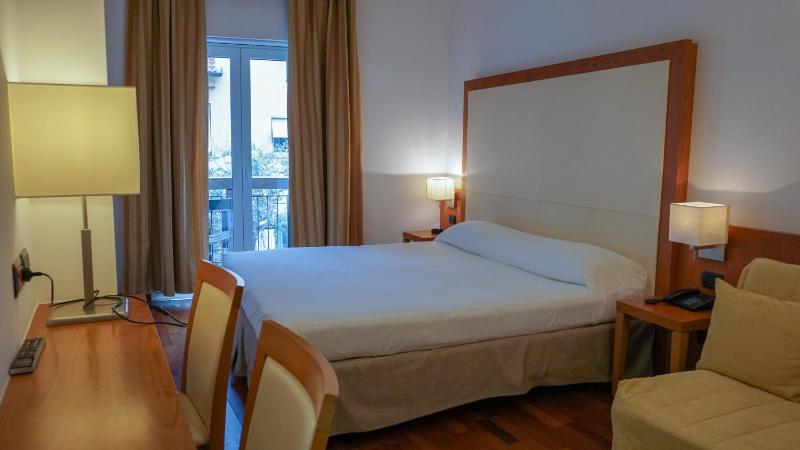 Standard Double or Twin Room with Extra Bed, Balcony and City View image 1