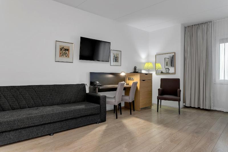 Family Room image 4