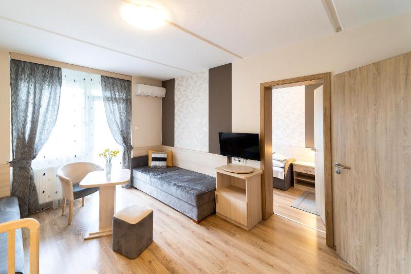 Superior Family Room image 1