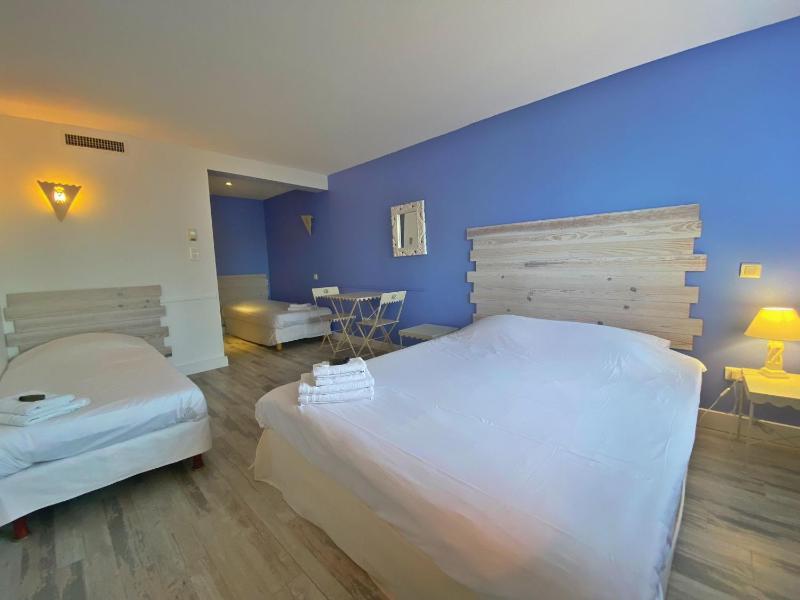 Family Room with Sea View (4 adults) image 4
