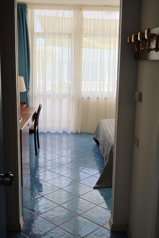Standard Double or Twin Room with Sea View image 4