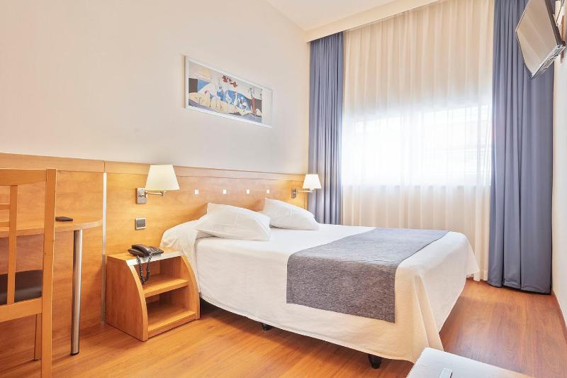Double or Twin Room image 3