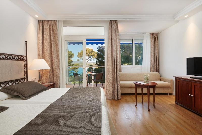 Double Room with Sea View image 3