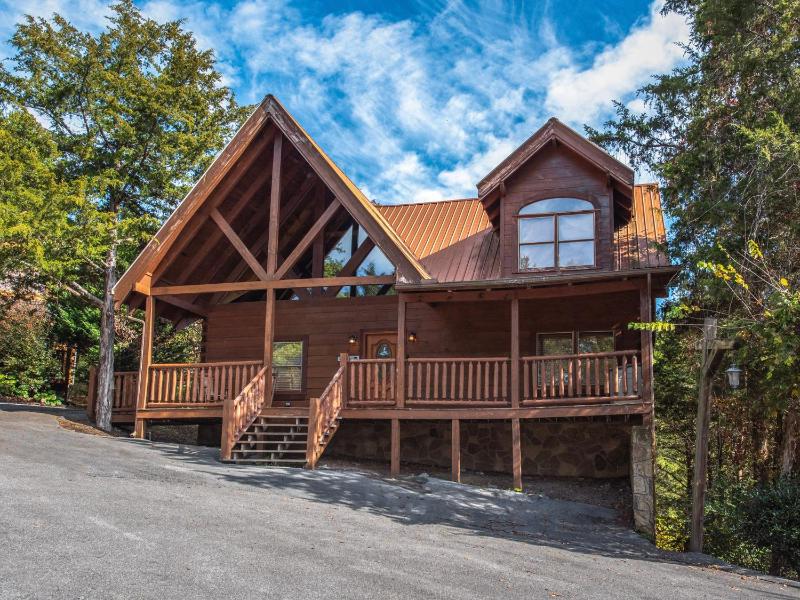 Moonlight Theater Lodge, 3 Bedrooms, Hot Tub, Pool, Sleeps 14 Images