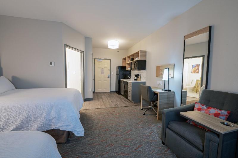 Studio Suite with Two Double Beds image 4