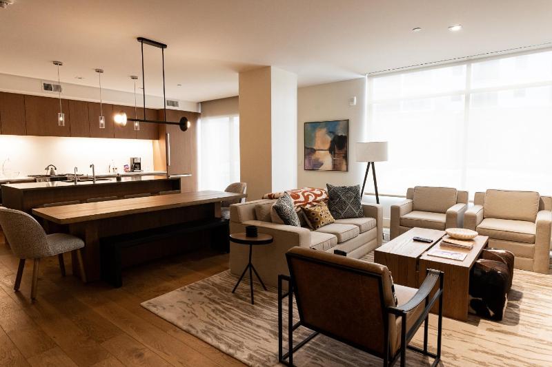 Mountain Modern 3 Bedroom Deluxe Condo Sleeps 10 - image 2