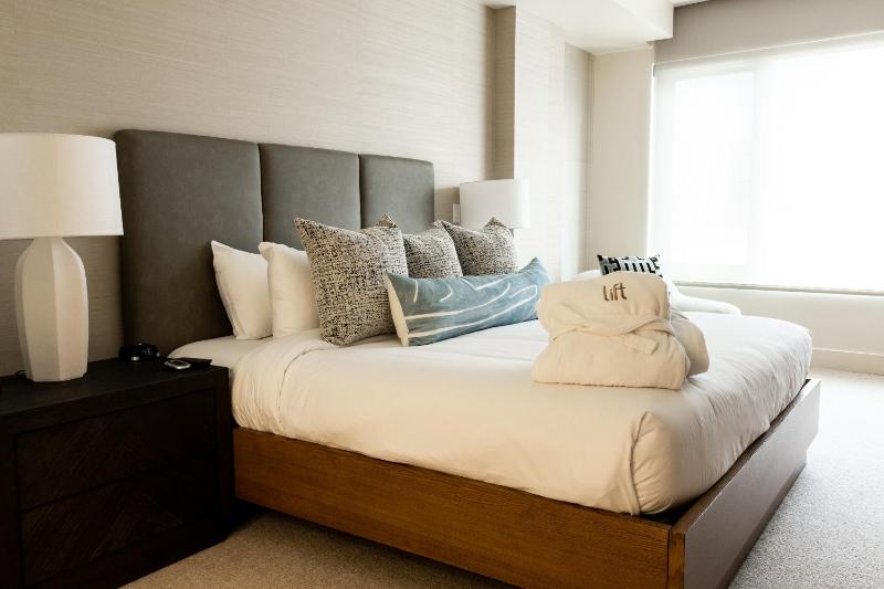 Mountain Modern 3 Bedroom Deluxe Condo Sleeps 10 - image 28
