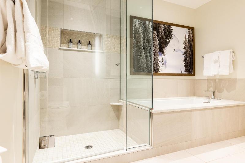 Mountain Modern 3 Bedroom Deluxe Condo Sleeps 10 - image 25