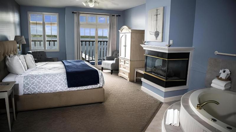 King Room with Lake View image 1