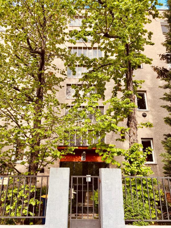 One-Bedroom Apartment image 2