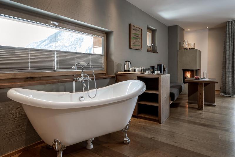 Suite with Balcony image 3