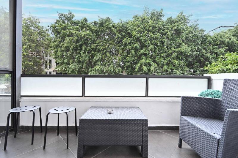 Central 3-BR with Terrace in Dizengoff - image 9