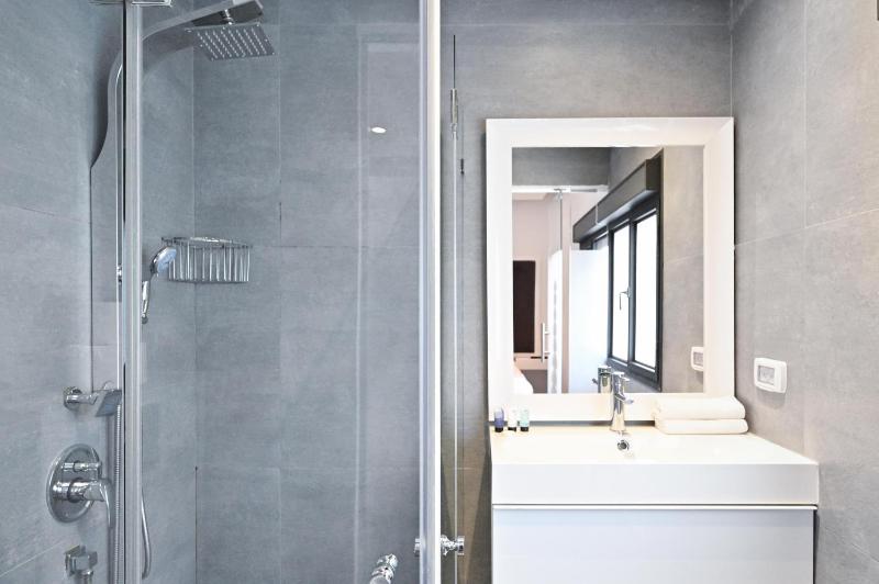 Central 3-BR with Terrace in Dizengoff - image 12