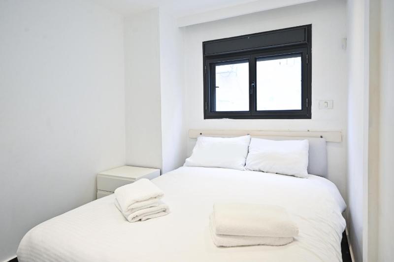 Central 3-BR with Terrace in Dizengoff - image 15