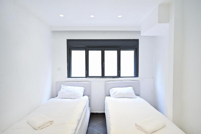 Central 3-BR with Terrace in Dizengoff - image 11