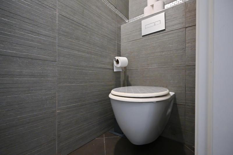 Central 3-BR with Terrace in Dizengoff - image 6
