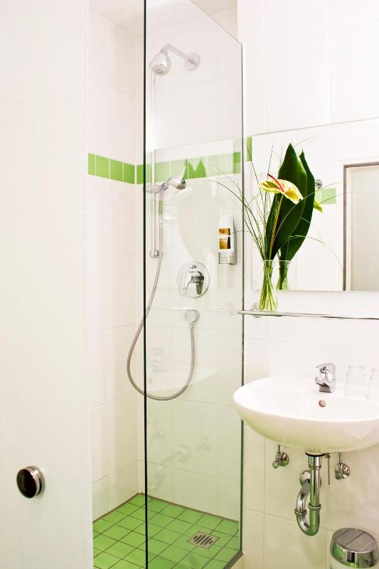Double Room with Balcony image 4