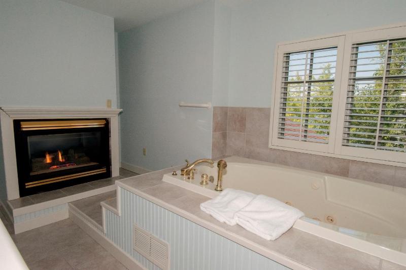 King Room Loft with Lake View image 4