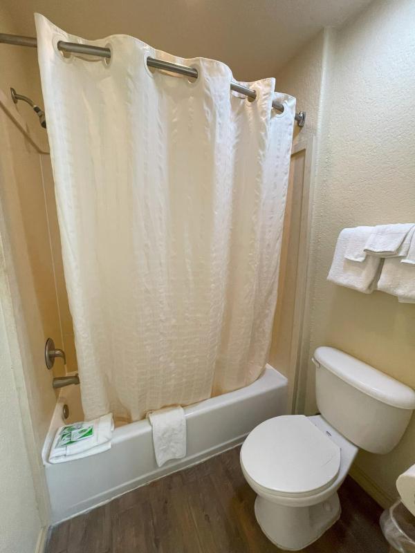 King Room image 4