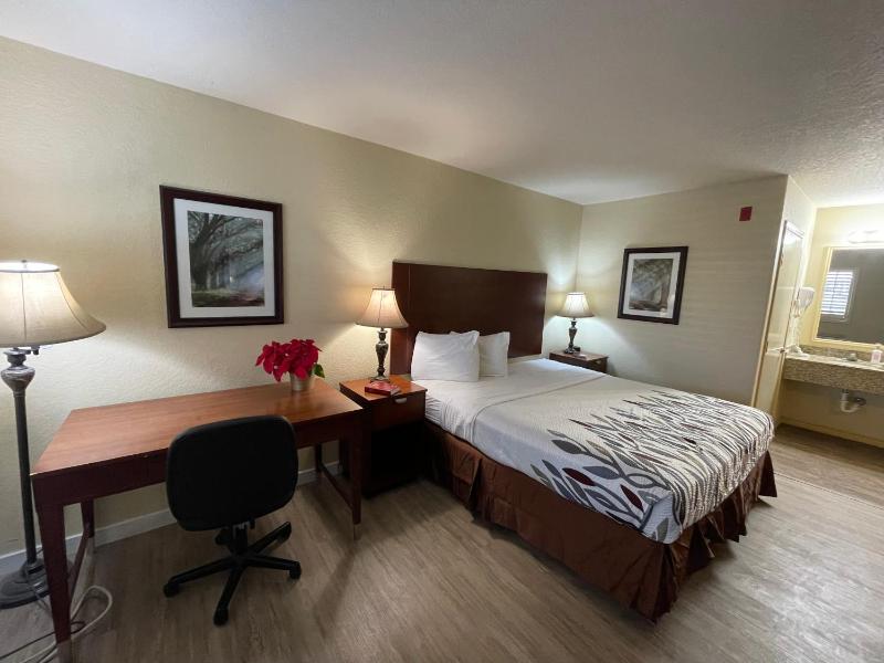 King Room image 3