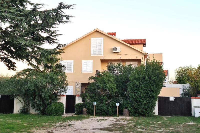 Family-friendly apartments with swimming pool Sabunike Zadar - 20179 - image 7