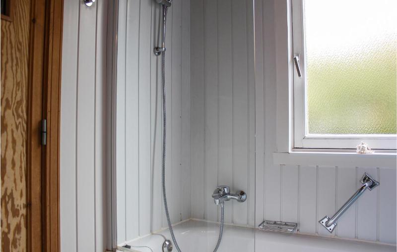 Three-Bedroom Holiday Home  image 4