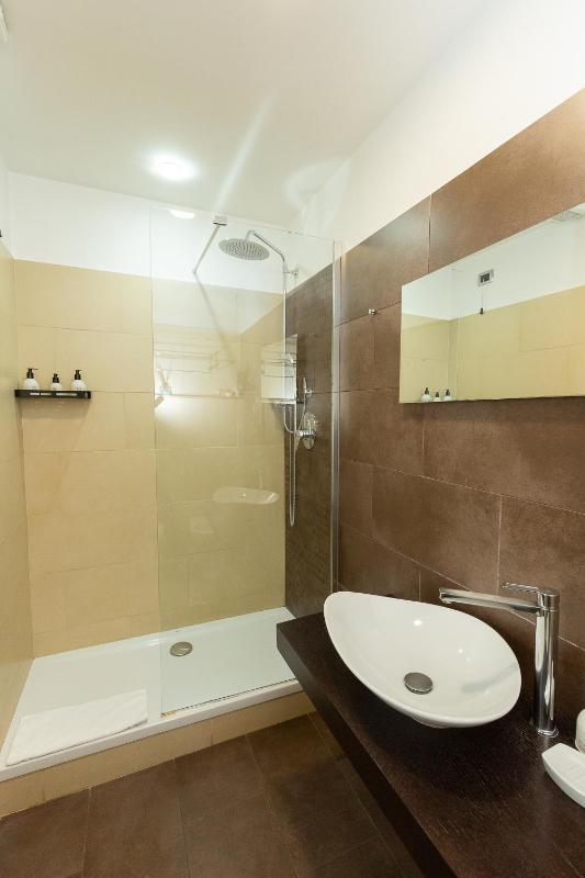 Deluxe Double or Twin Room with Garden View image 2