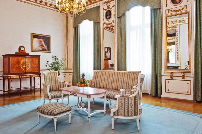 Palace Suite image 3